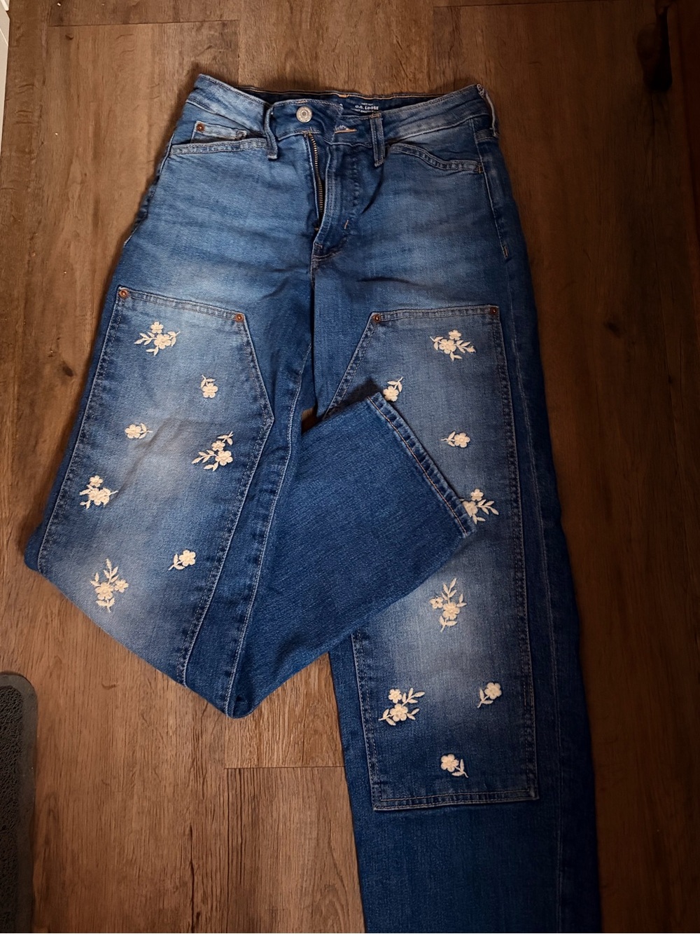 Old Navy High-Rise Embroidered Blue Jeans - Picture 5 of 5